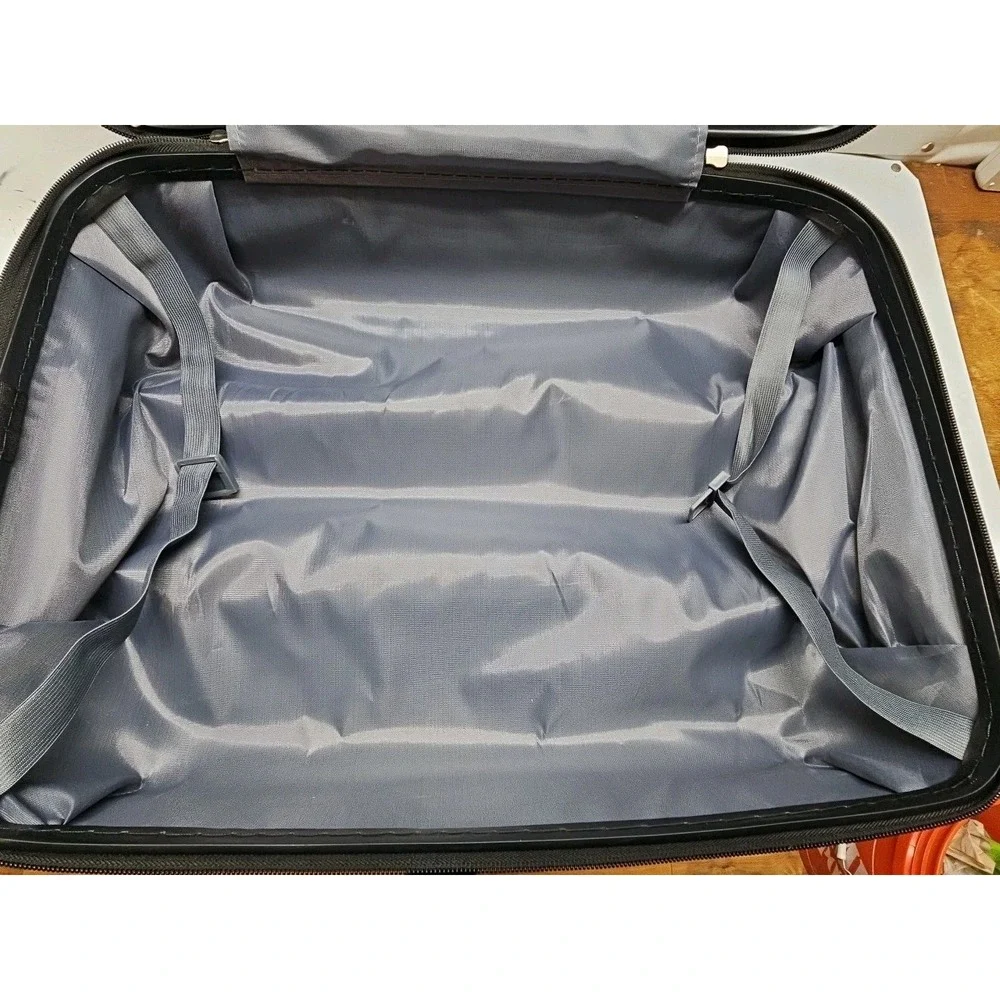 Tag Gateway 20'' Hard Case Spinner Suitcase Luggage Carry On.. USED
